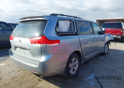 2011 Toyota Sienna Le V6 z USA, uszkodzony, nr VIN 5TDKK3DC0BS064967